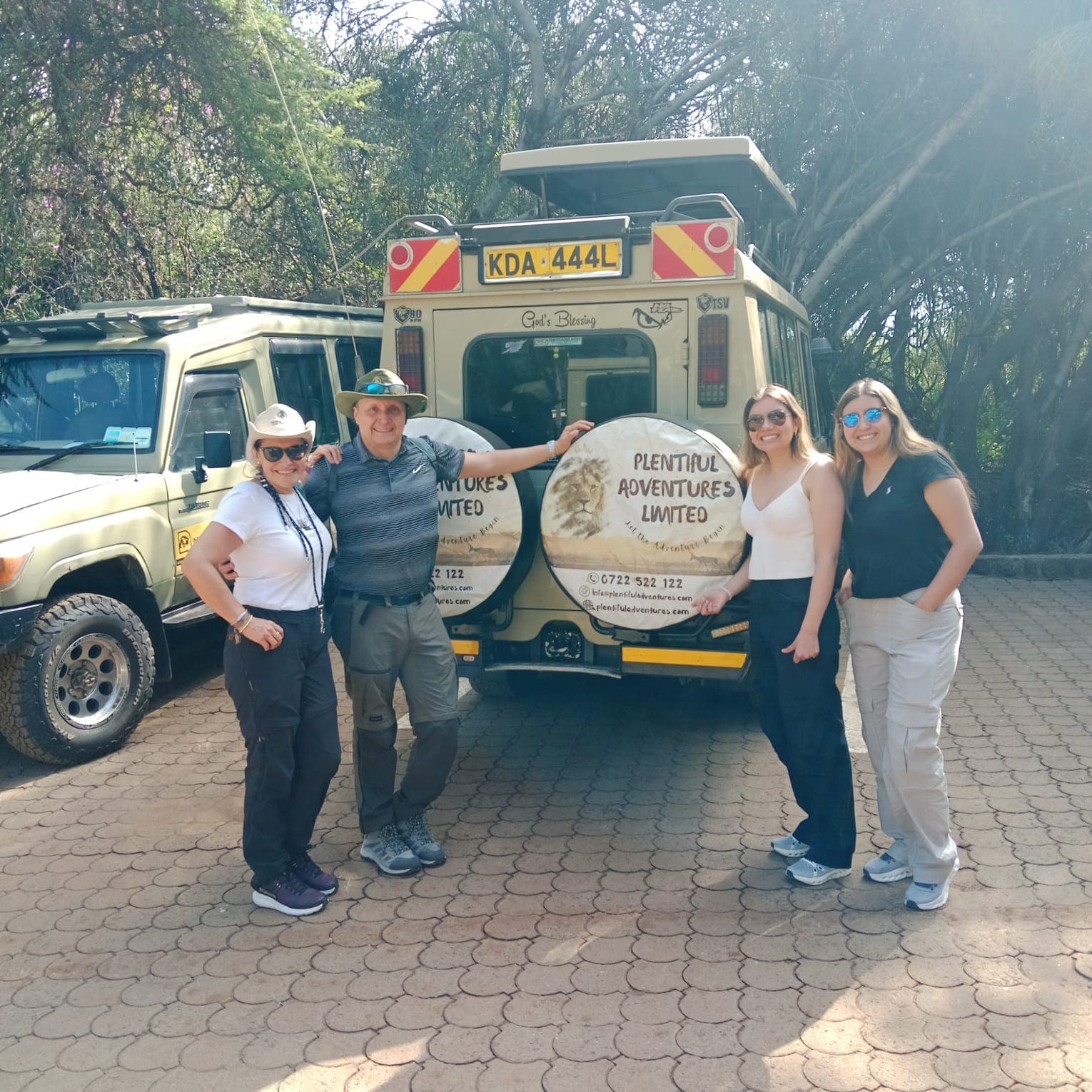 car-tour-plentiful-visitors